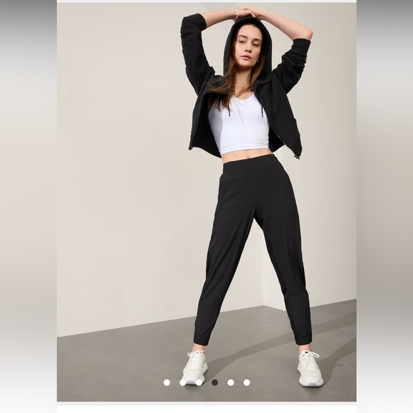 Athleta Pants - Athleta BROOKLYN LEGACY MID RISE JOGGER size 0 EUC